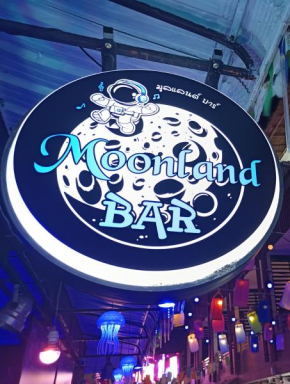 Moonland Bar and Hostel